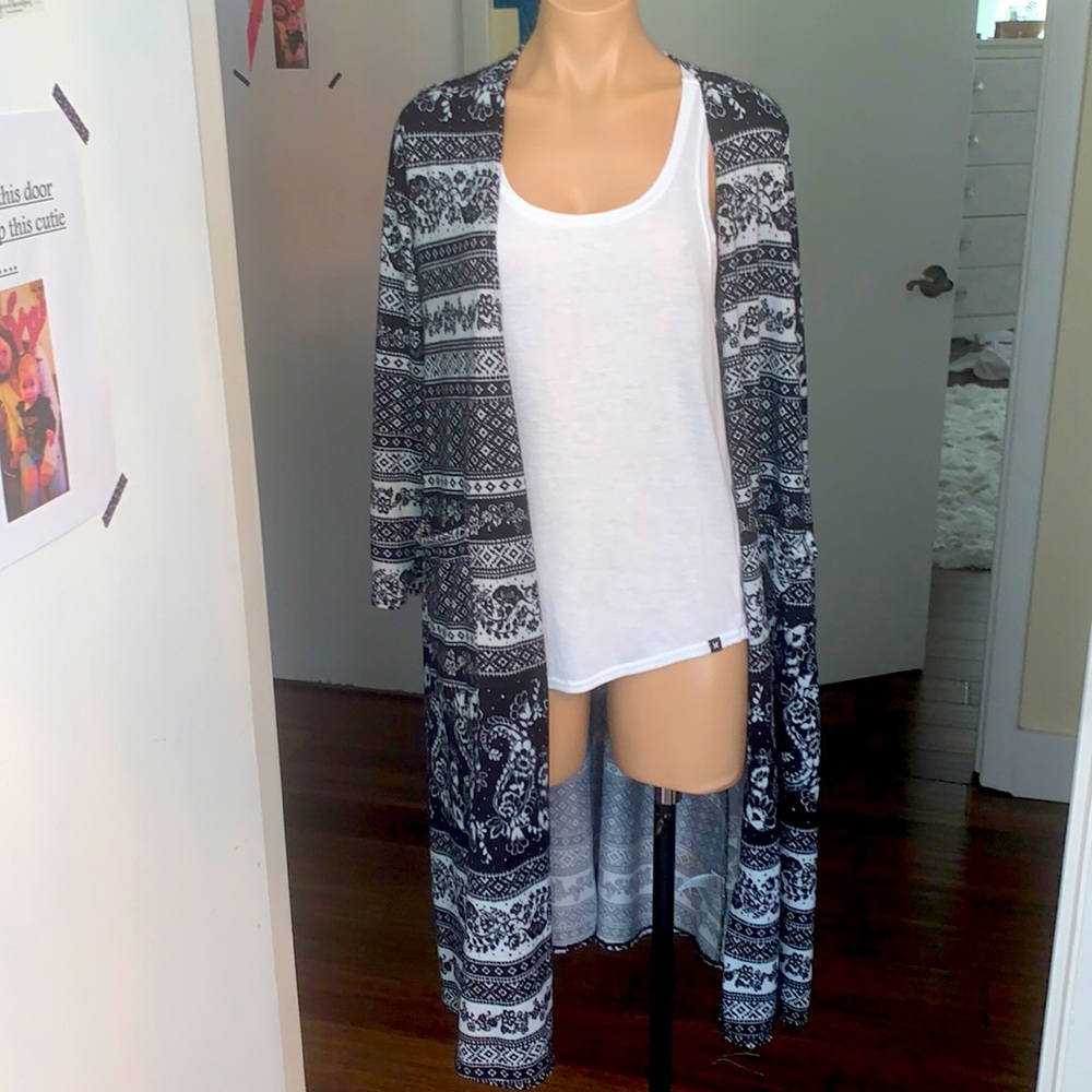 Soft Black/White long light/airy duster LulaRoe SM